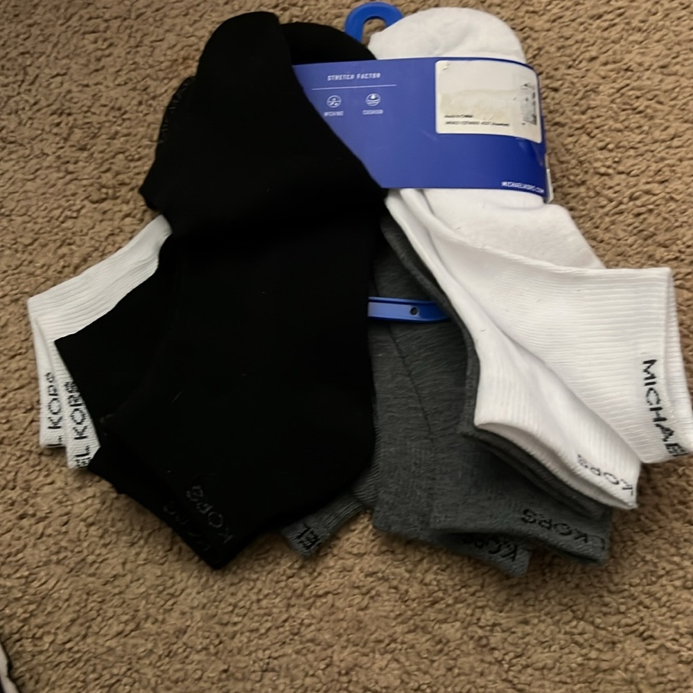 NWT men’s 6 pairs Michael Kors socks - Picture 2 of 4